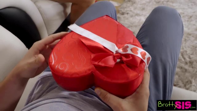 Худышка прыгает сверху на большом пенисе - #2