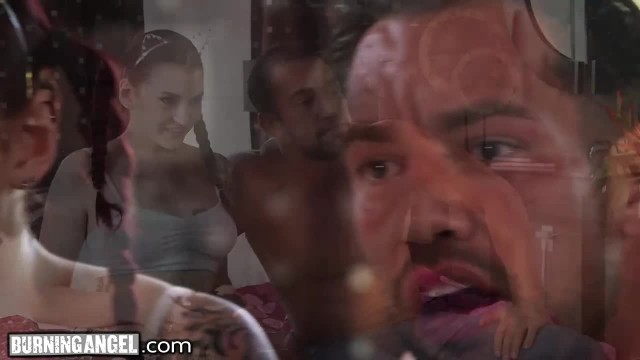 Качок трахнул пышнозадую в киску - #2