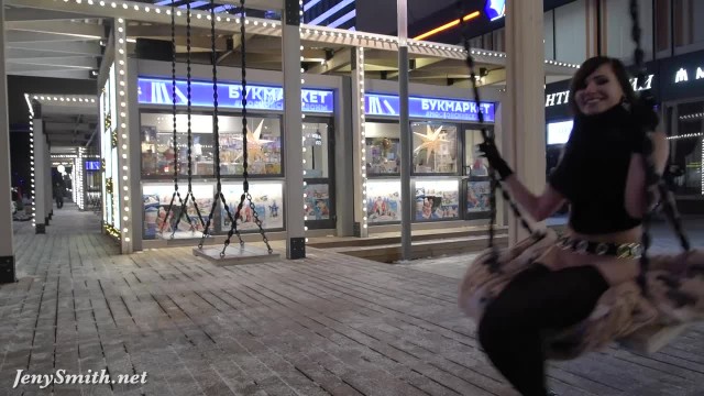 Брюнетка ходит голая по улицам - #8