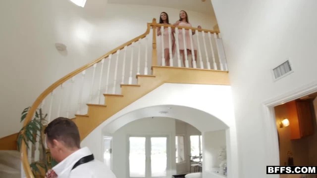 Развратные модели оседлали фотографа