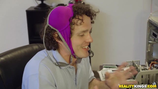 Грудастая соседка оттрахала ботана - #1